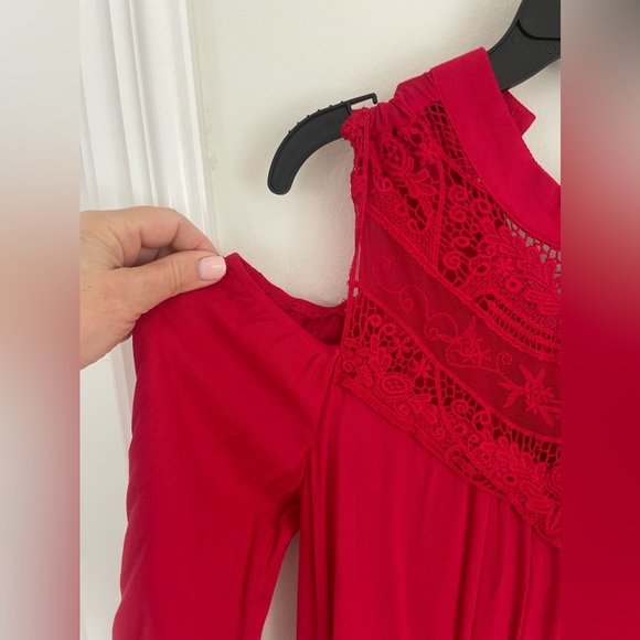 Red cold shoulder dress - Picture 2 of 4